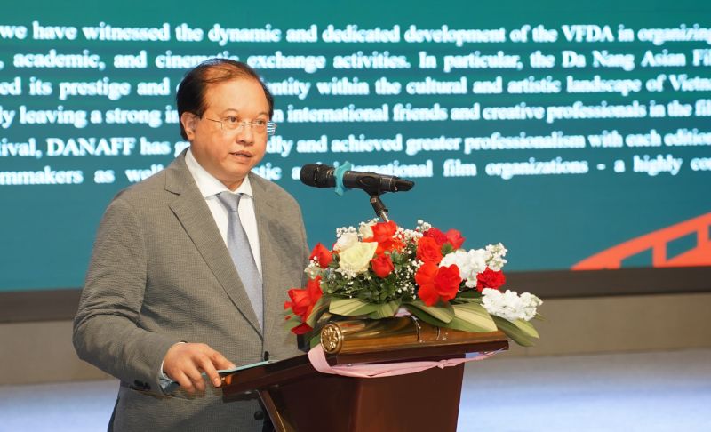 Thứ trưởng Bộ Văn hoá, Thể thao và Du lịch - Tạ Quang Đông bày tỏ niềm vui, sự ủng hộ dành cho LHP Châu Á Đà Nẵng tại họp báo chiều 3.6. Ảnh: BTC