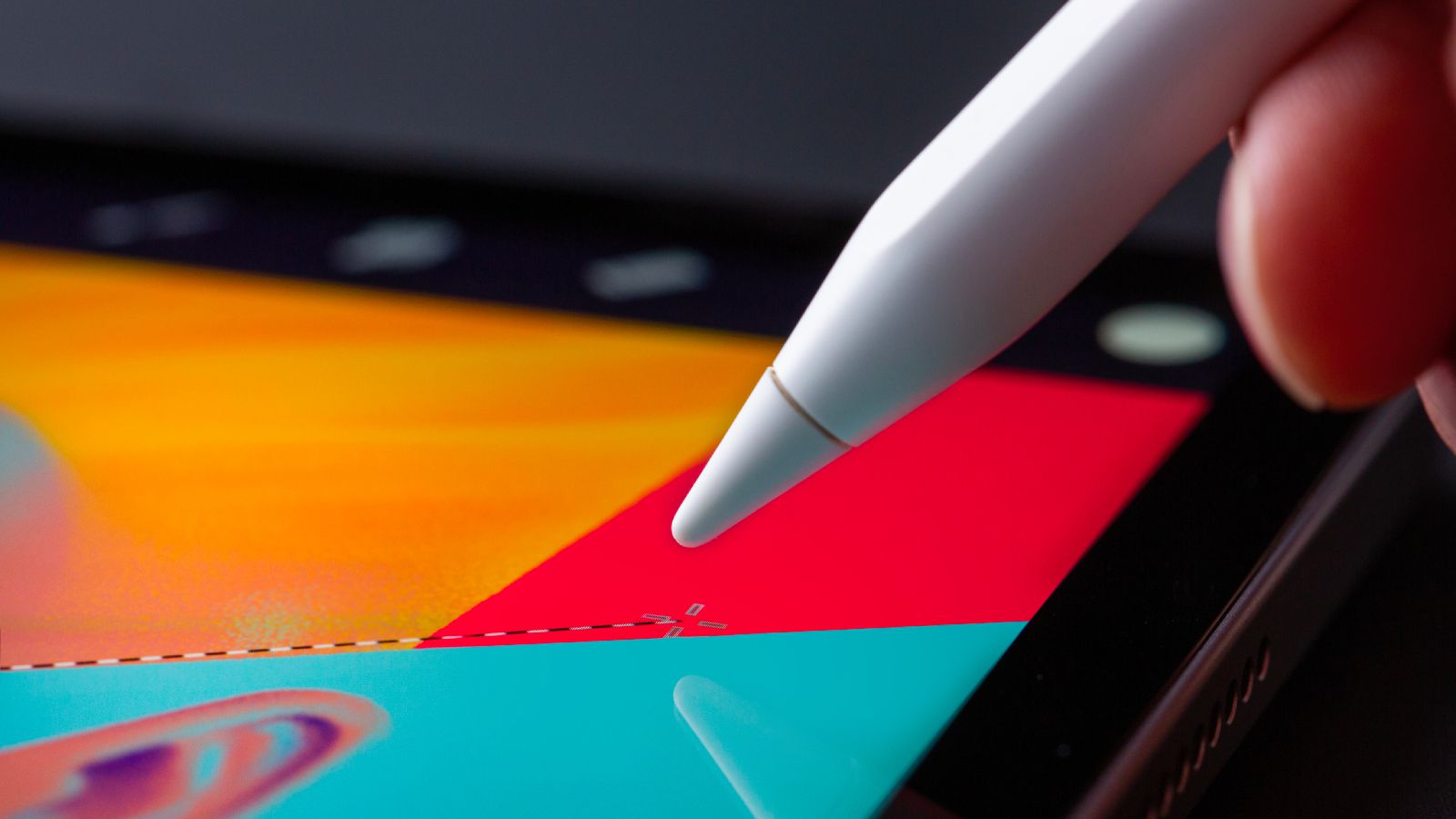 Users can exploit many useful features of Apple Pencil to increase learning and working efficiency. Photo: Macrumors