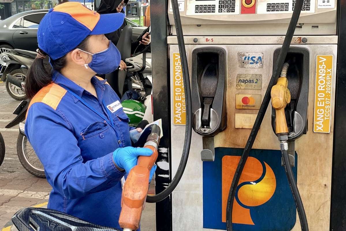 People should not worry when biofuel gasoline meets standards and is mixed in the correct proportions. Photo: Thanh Binh