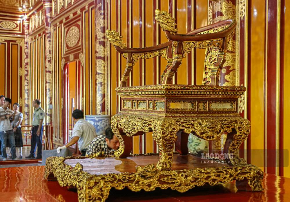 Cận cảnh ngai vua sau khi được phục chế thành công. Ảnh: Nguyễn Luân