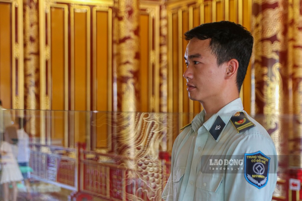Lực lượng bảo vệ được tổ chức nghiêm ngặt nhằm giám sát bảo vật. Ảnh: Nguyễn Luân