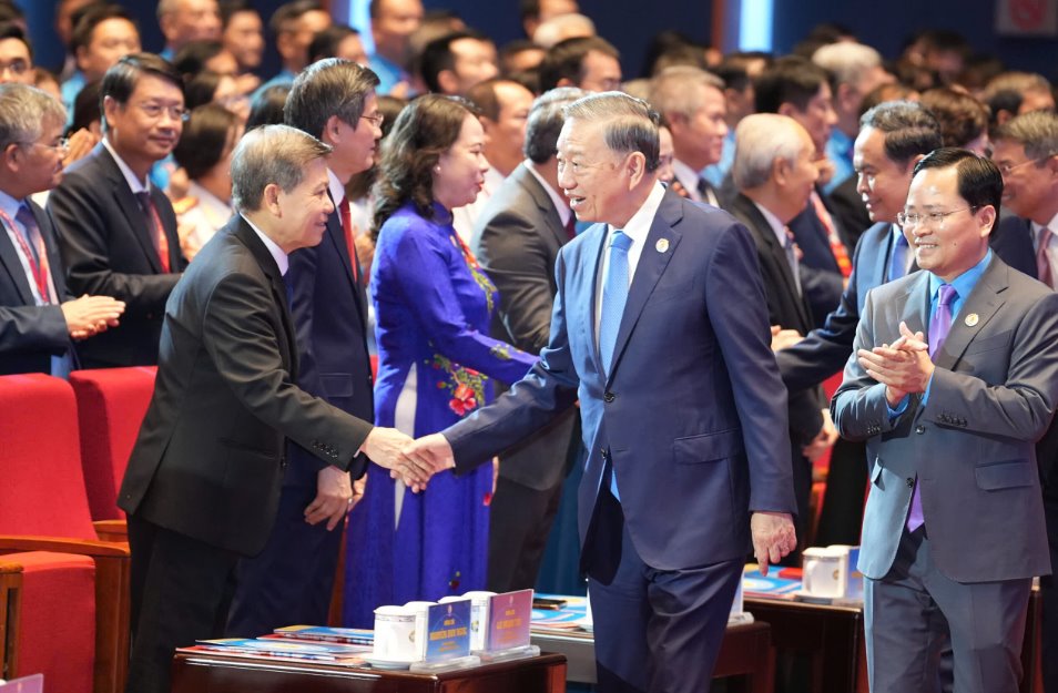 On the morning of June 3rd, the first working session at the 14th Vietnam Trade Union Congress took place. Photo: Hai Nguyen