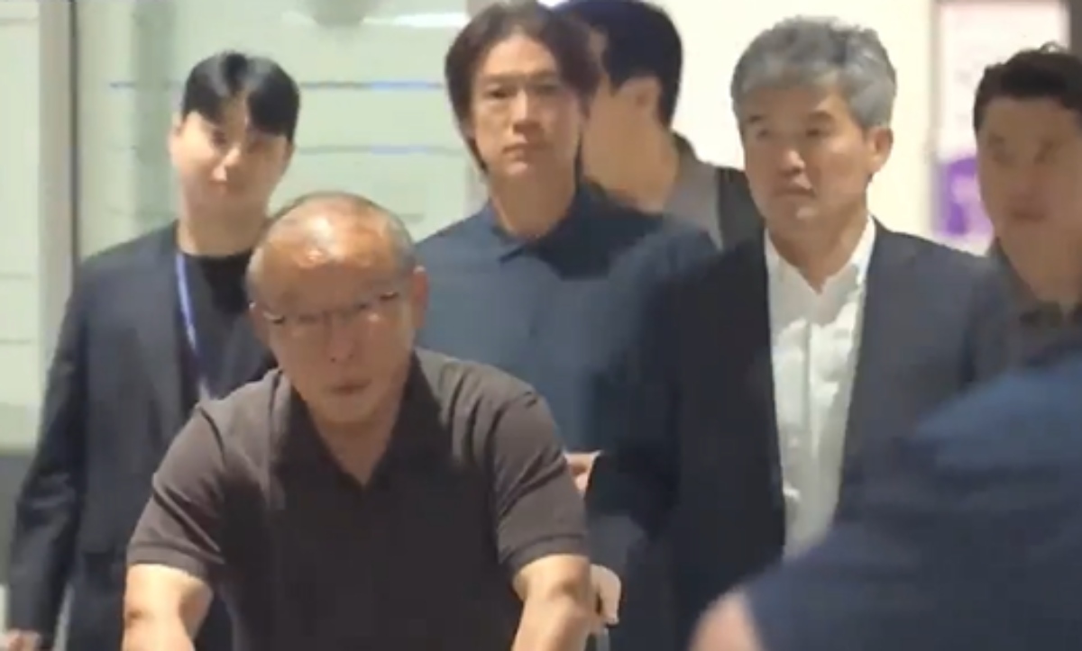 Ông Park Hang-seo, Hong Myung-bo cùng tuyển Hàn Quốc đã về nước sau thất bại tại World Cup 2026. Ảnh: Cắt từ video