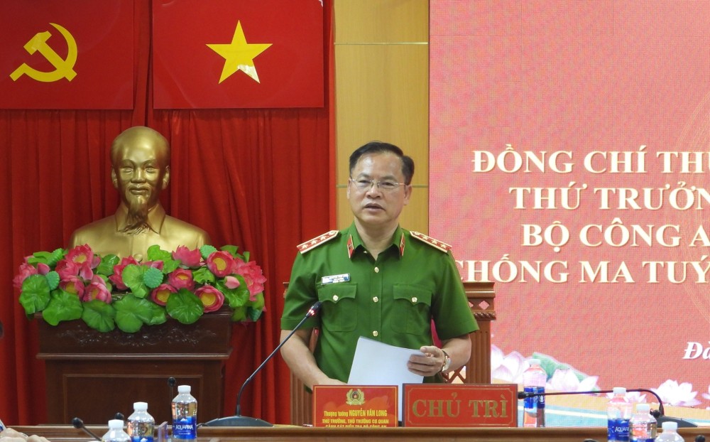 Senior Lieutenant General Nguyen Van Long - Deputy Minister of Public Security requested Da Nang City Police to definitively resolve temporarily suspended cases and incidents; limit new developments. Photo: Ministry of Public Security