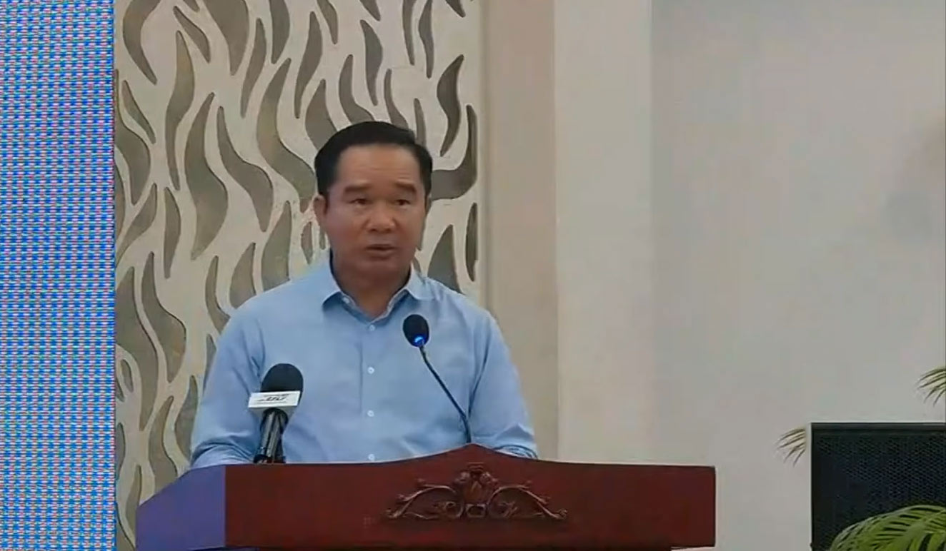 Ông Nguyễn Văn Được - Ủy viên Trung ương Đảng, Chủ tịch UBND TPHCM trình bày tham luận. Ảnh: Vân Trường