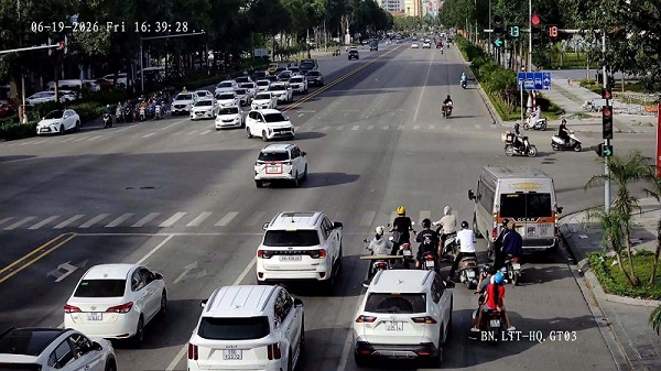 El propietario del vehículo fue multado por infracciones detectadas por cámaras en Bac Ninh. Foto: Policía de tráfico de Bac Ninh