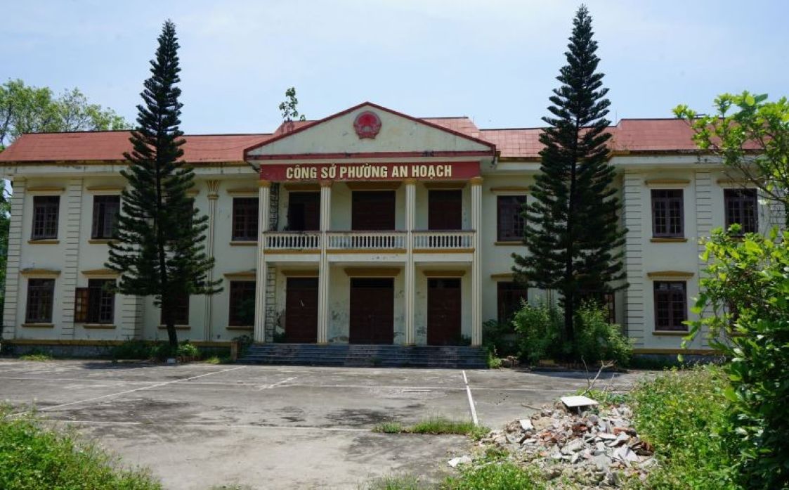 Thanh Hoa is urgently directing the handling of redundant public offices after the merger. In the photo: An Hoach Ward Headquarters (old Thanh Hoa City) has been abandoned for 6 years. Photo: Quach Du