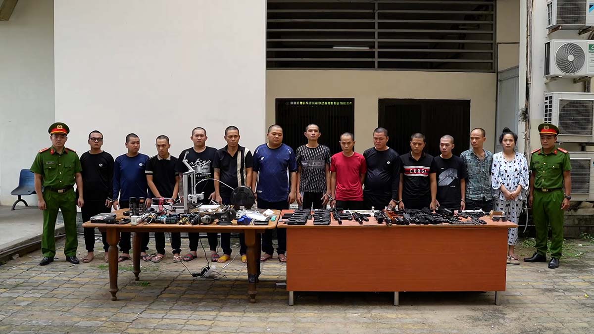 Poursuite de 30 accusés dans un réseau de fabrication et de vente d'armes militaires en ligne. Photo: Fournie par la police