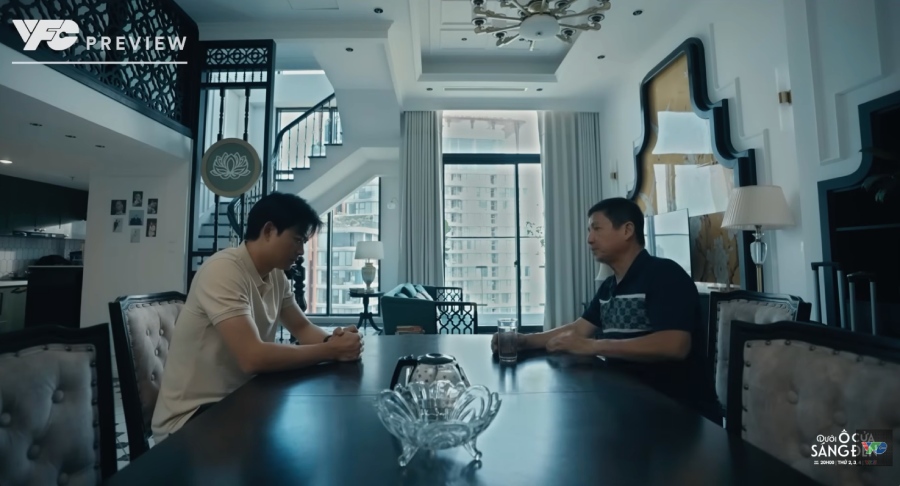 Ông Đăng tới tìm Dương để nói chuyện. Ảnh: VFC. 