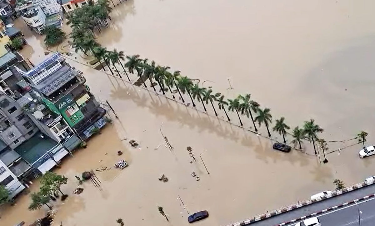 Ngập lụt khu vực hồ điều hòa Yết Kiêu, phường Hồng Gai, tỉnh Quảng Ninh. Ảnh: Đoàn Hưng