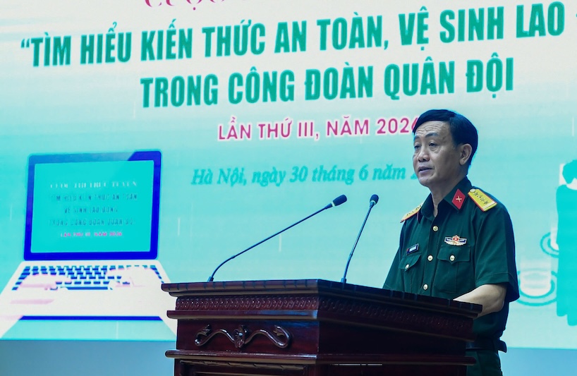 Colonel Nguyen Van De - Member of the Standing Committee of the Vietnam General Confederation of Labor, Head of the National Defense Trade Union, spoke at the launching ceremony of the online contest "Learning about occupational safety and health knowledge" in the 3rd Army Trade Union, year 2026. Photo: Phu Son