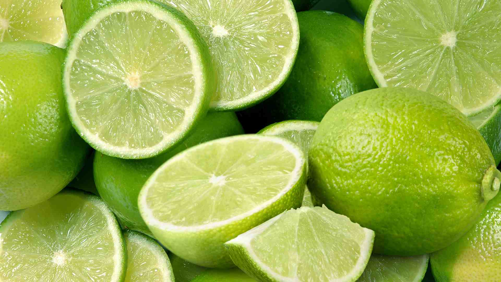 Lemon contains citric acid which has the ability to dissolve dirt, grease and deodorize. Graphic photo: Ha My