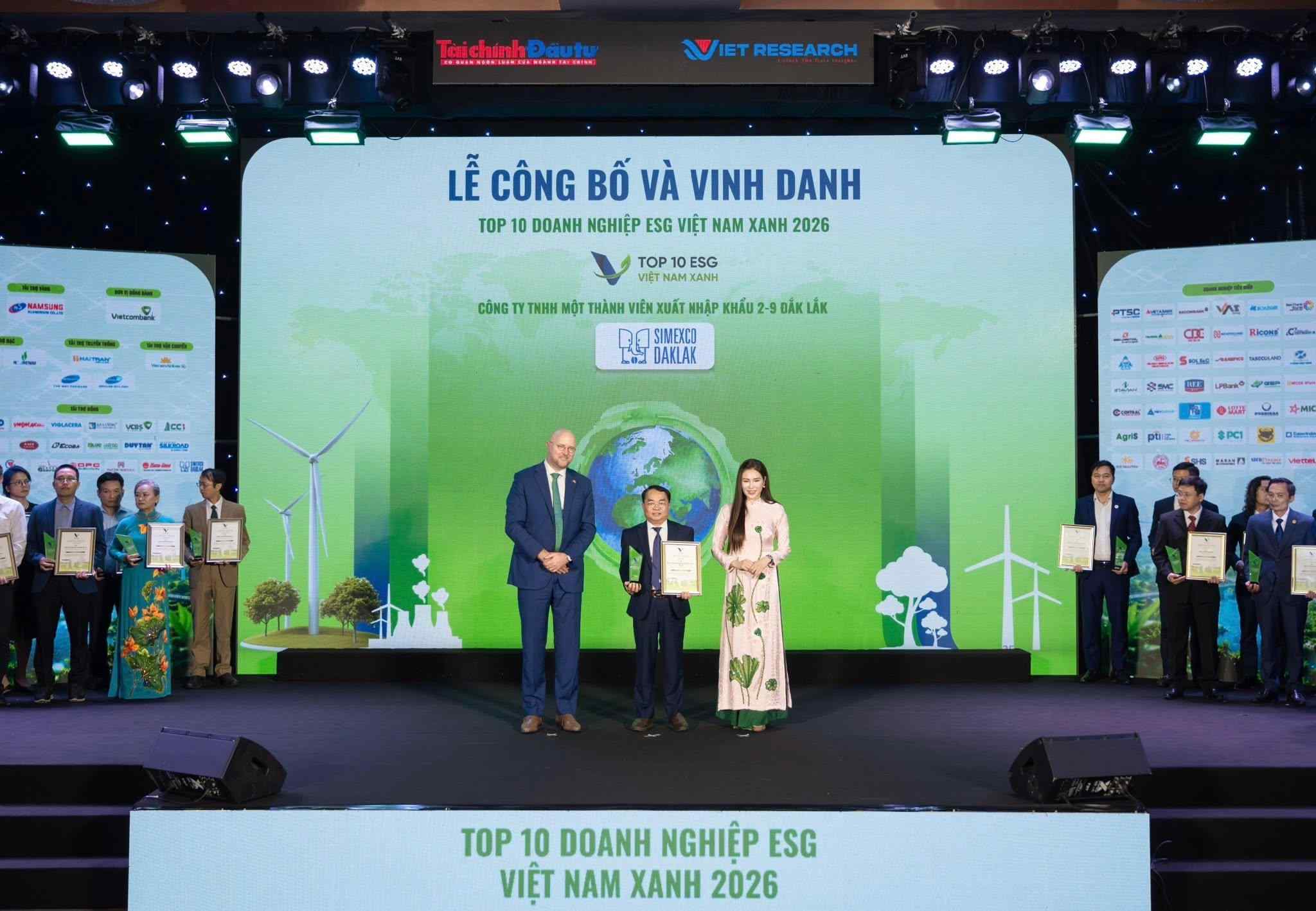 Simexco Daklak (under the Dak Lak Provincial Party Committee) has entered the Top 10 Green Vietnam ESG 2026. Photo: Bao Trung