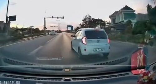 Images of violating vehicles in Hai Phong. Photo cut from clip: Traffic Police Department