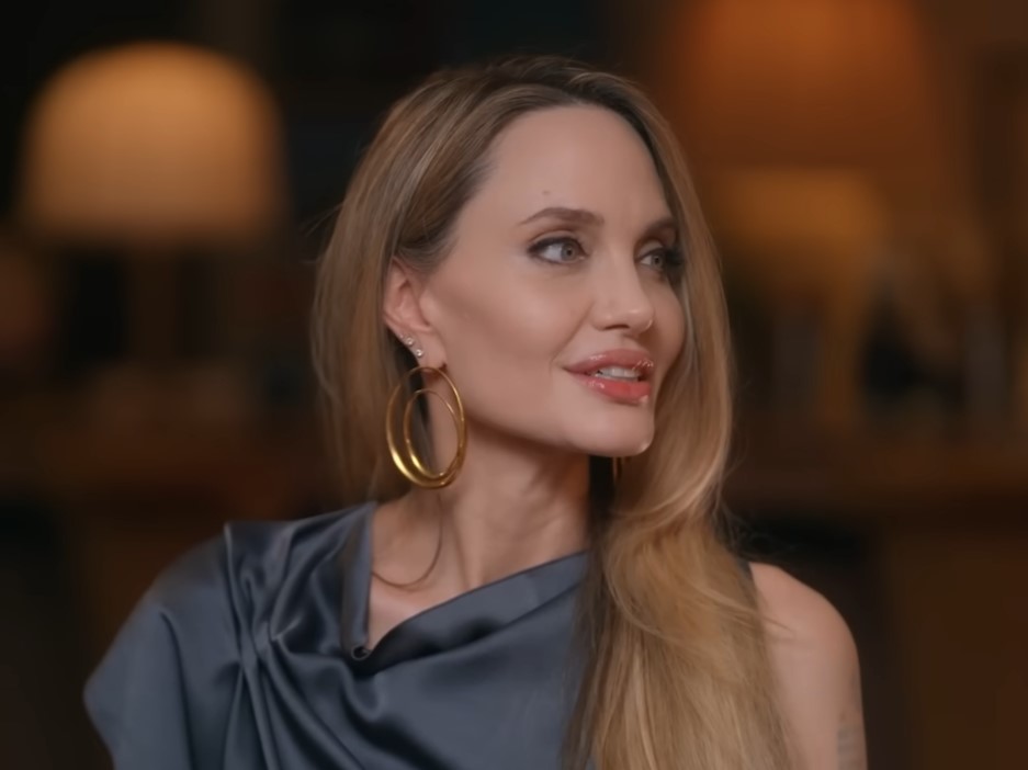 Angelina Jolie still has no new love after divorce. Photo cut from video