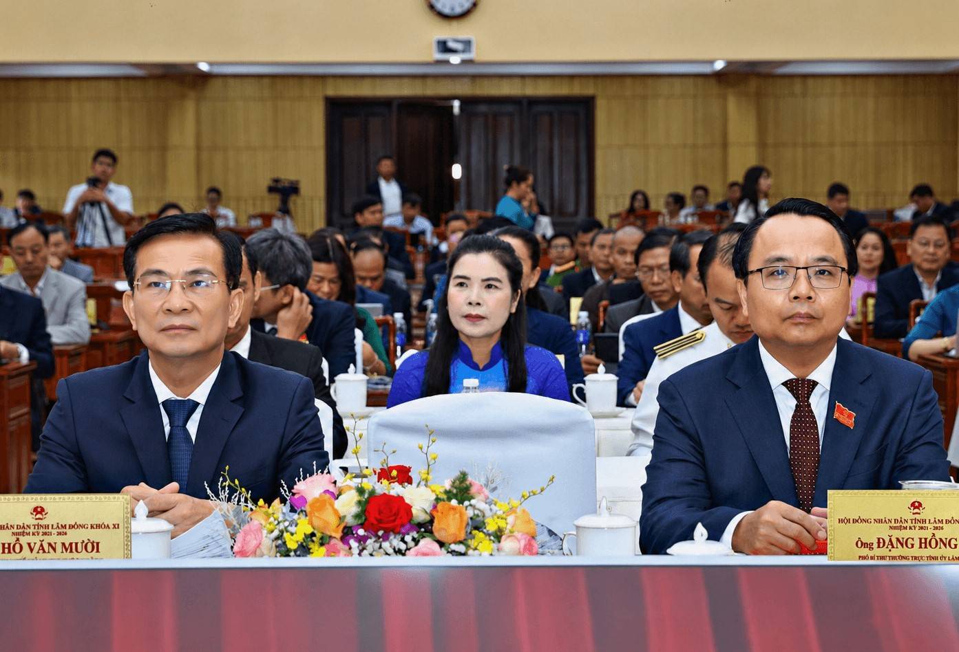 Ông Hồ Văn Mười - Ủy viên Trung ương Đảng, Chủ tịch UBND tỉnh Lâm Đồng dự kỳ họp. Ảnh: Thành Lê 