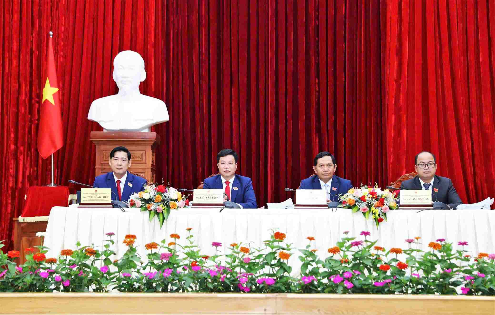 Chủ tọa điều hành kỳ họp. Ảnh: Thành Lê 