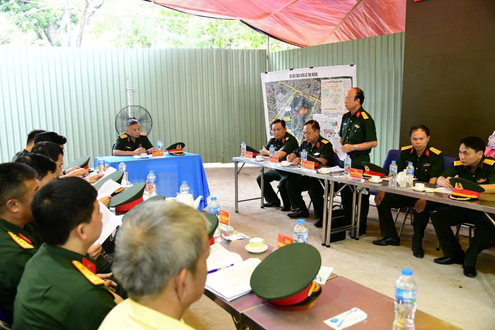 Líderes del Departamento General de Política inspeccionan la búsqueda de restos de mártires en Ciudad Ho Chi Minh