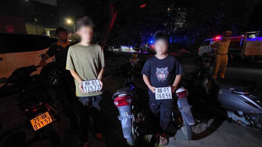 Hai đối tượng trẻ tuổi trộm cắp xe máy bị lực lượng Công an phát hiện, xử lý. Ảnh: Công an tỉnh Phú Thọ