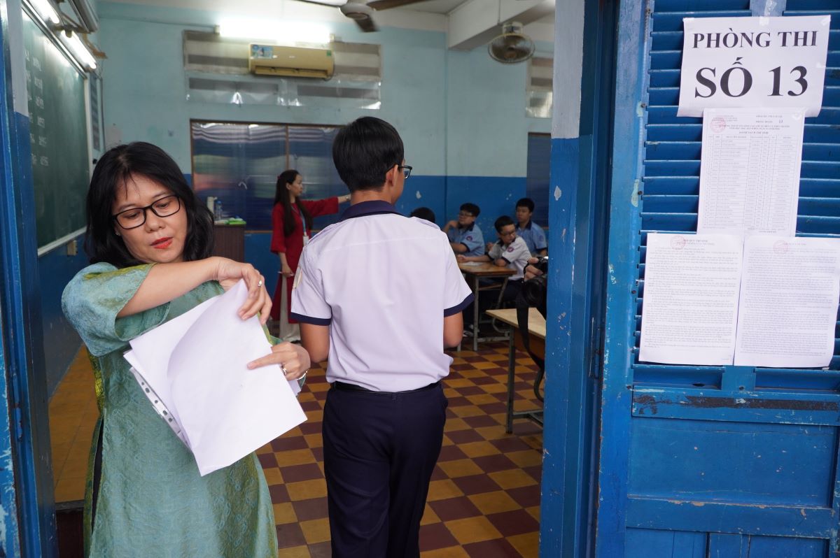 Ho Chi Minh City Department of Education and Training has announced the benchmark scores for 10th grade in the 2026-2027 school year. Photo: Chan Phuc