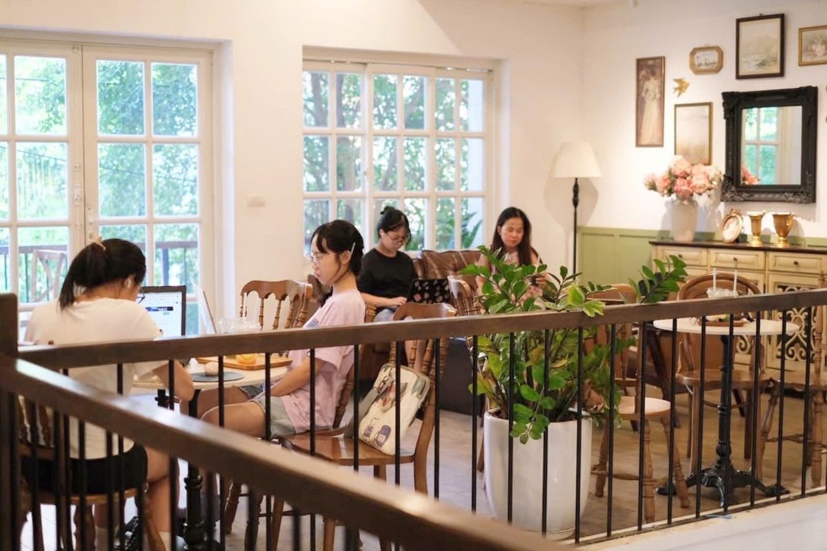 Customers have different expectations when choosing each cafe. Photo: Ngoc Anh