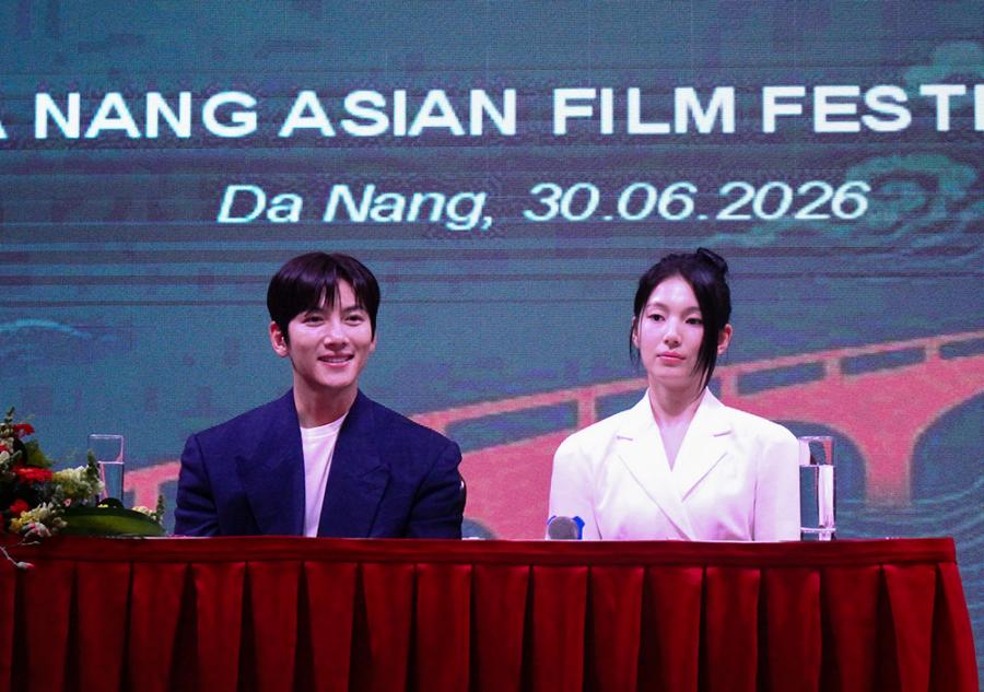 Korean actor Ji Chang Wook shares his happiness when meeting Vietnamese fans at DANAFF IV. Photo: Thanh Huyen
