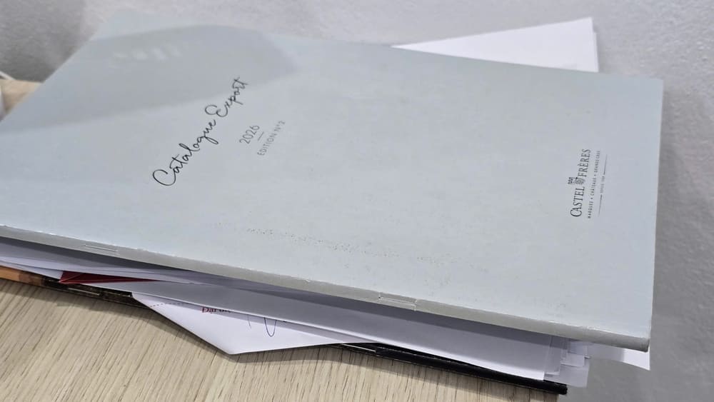 Invoices and papers are one of the items that need to be neatly arranged in the living room. Photo: Tuan Dat
