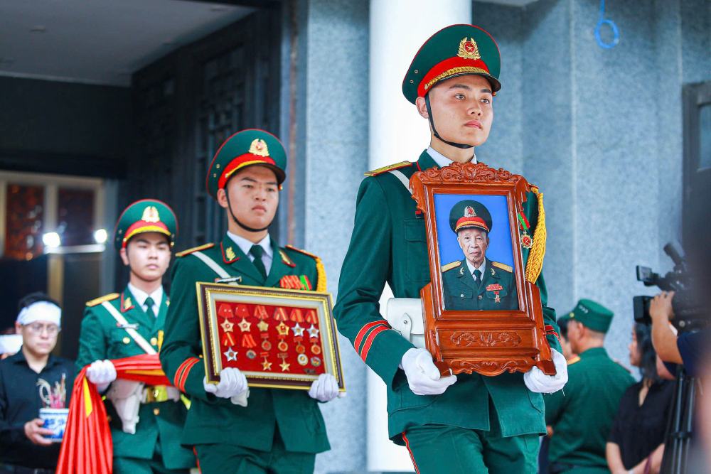 The funeral of Colonel, Hero of the People's Armed Forces La Van Cau was held at the Ministry of National Defense Funeral Home. Photo: Ai Van