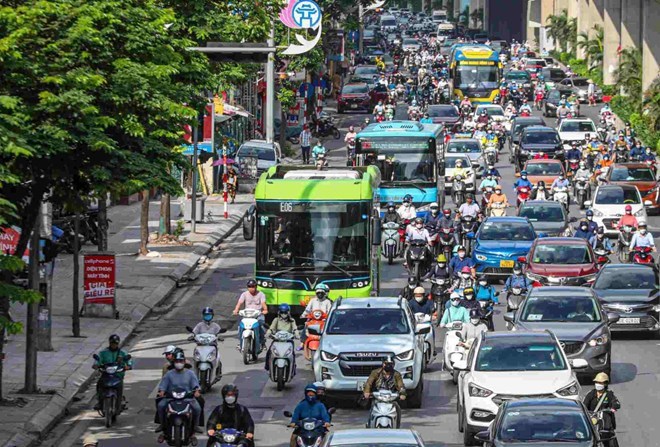 Hanoi deploys low emission zones in some areas of Ring Road 1 from July 1. Photo: Duong Anh
