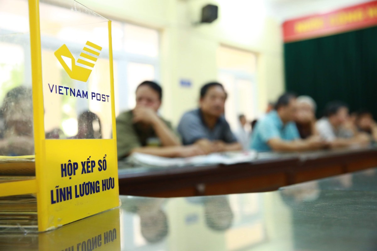 Many localities propose to expand the beneficiaries of social pension benefits for people aged 70 and over who do not have a pension. Photo: Hai Nguyen