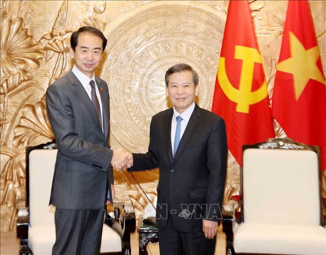 Politburo member, Secretary of the Party Central Committee, Head of the Central Internal Affairs Commission Le Minh Tri received Ambassador Extraordinary and Plenipotentiary of the People's Republic of China to Vietnam Ha Vi. Photo: VNA
