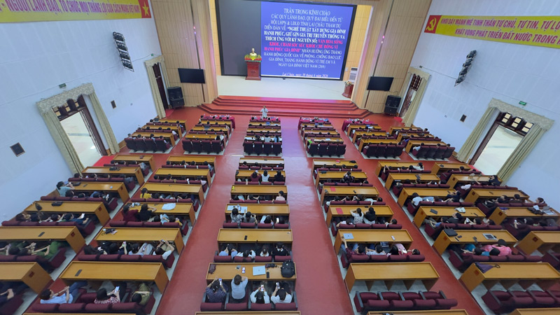 Đông đảo đoàn viên, người lao động tham gia hội nghị. Ảnh: Thanh Bình