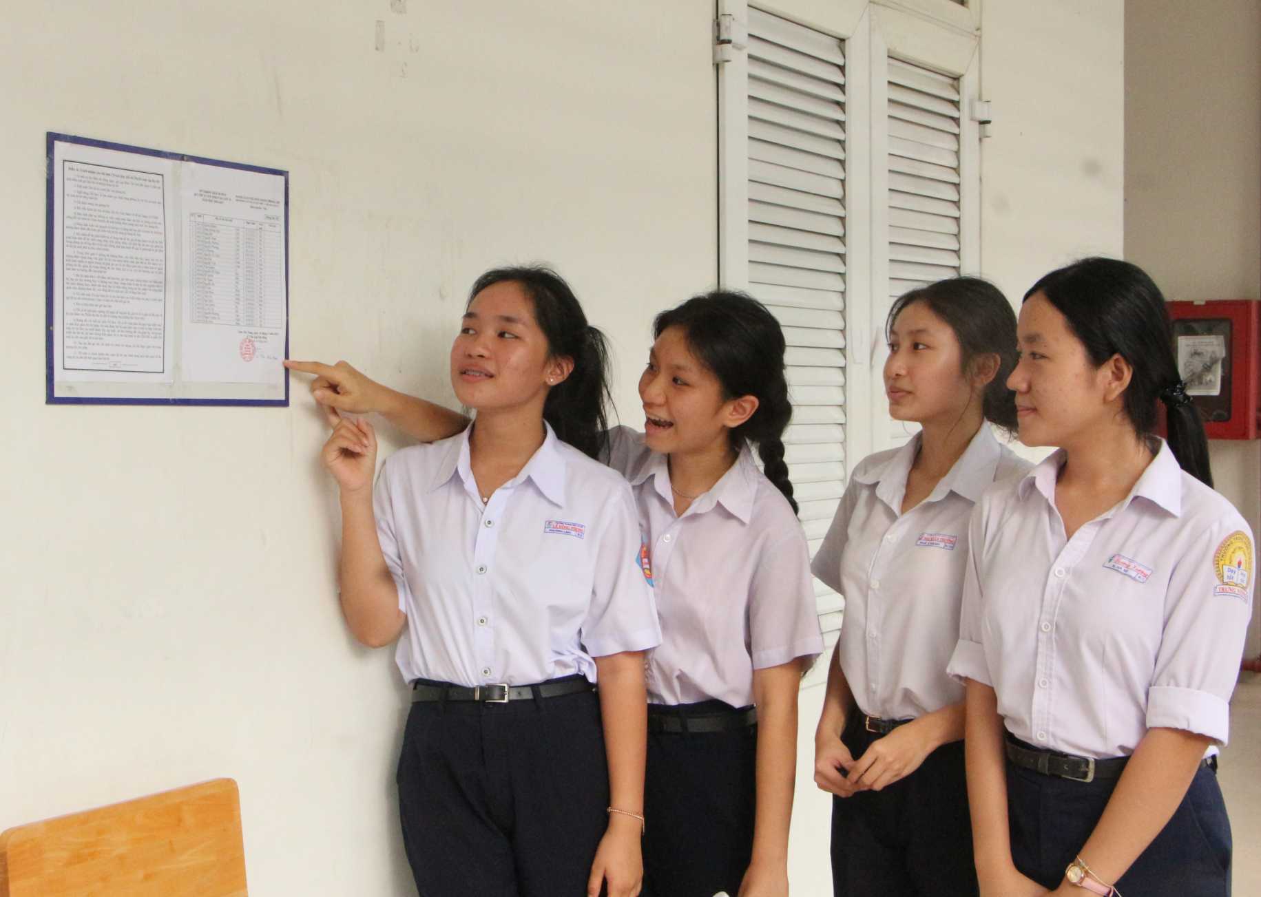 Khanh Hoa announces 10th grade benchmark scores, 2026-2027 school year. Photo: Phuong Linh