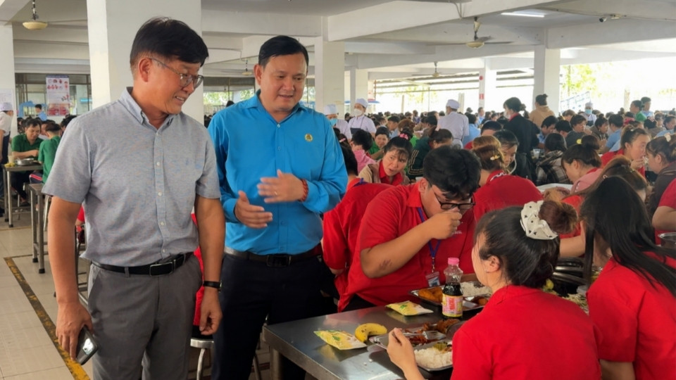 Trade union levels strengthen care and protection of the legitimate rights and interests of union members and workers. Photo: Hoang Loc