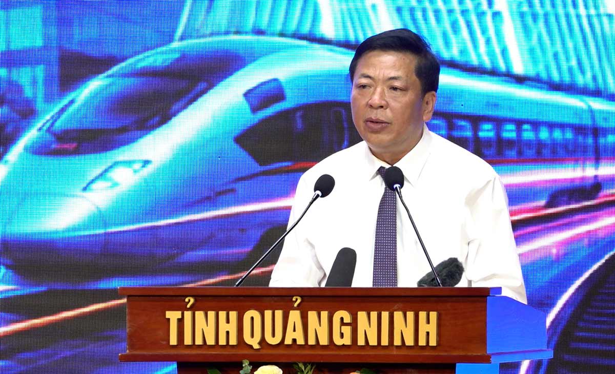 Ông Trần Hồng Minh, Ủy viên Trung ương Đảng, Bộ trưởng Bộ Xây dựng, phát biểu tại hội nghị. Ảnh: Đoàn Hưng