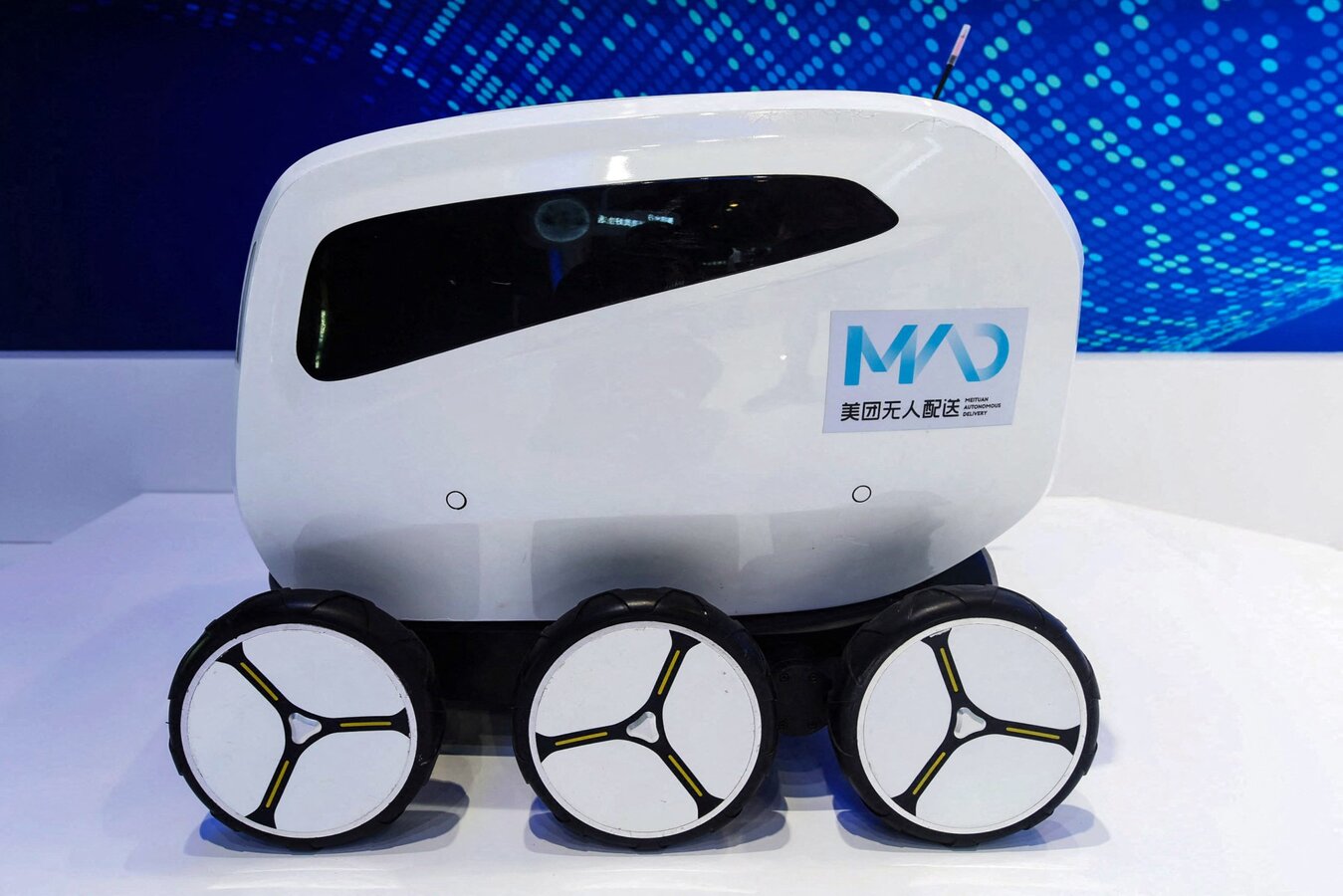 Meituan has just announced the launch of a new artificial intelligence (AI) model that is fully trained by computer chips developed by China itself. Photo: AFP