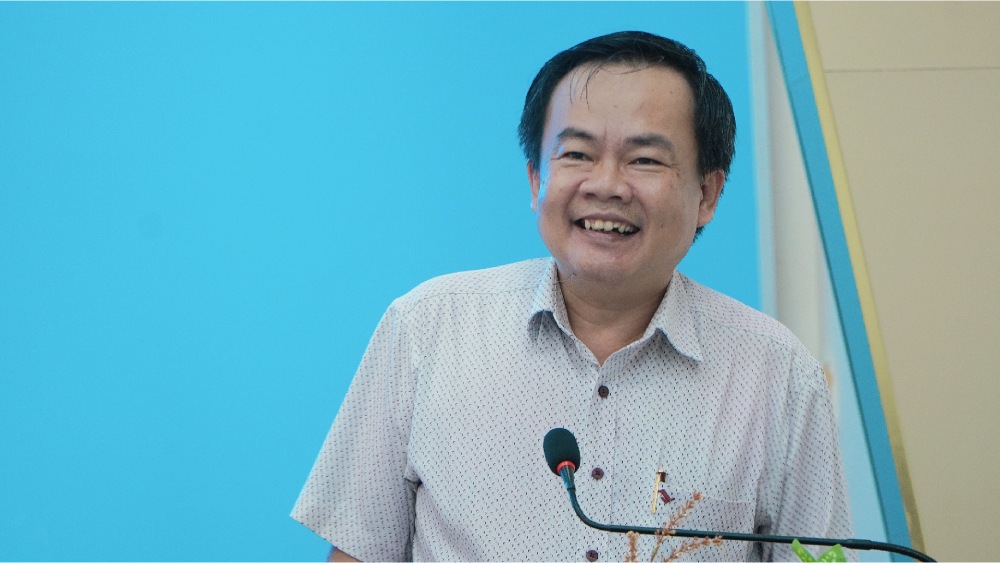 Ông Ngô Phương Vũ, Phó Chủ tịch Ủy ban MTTQ Việt Nam tỉnh An Giang phát biểu tại hội nghị. Ảnh: Nguyên Anh