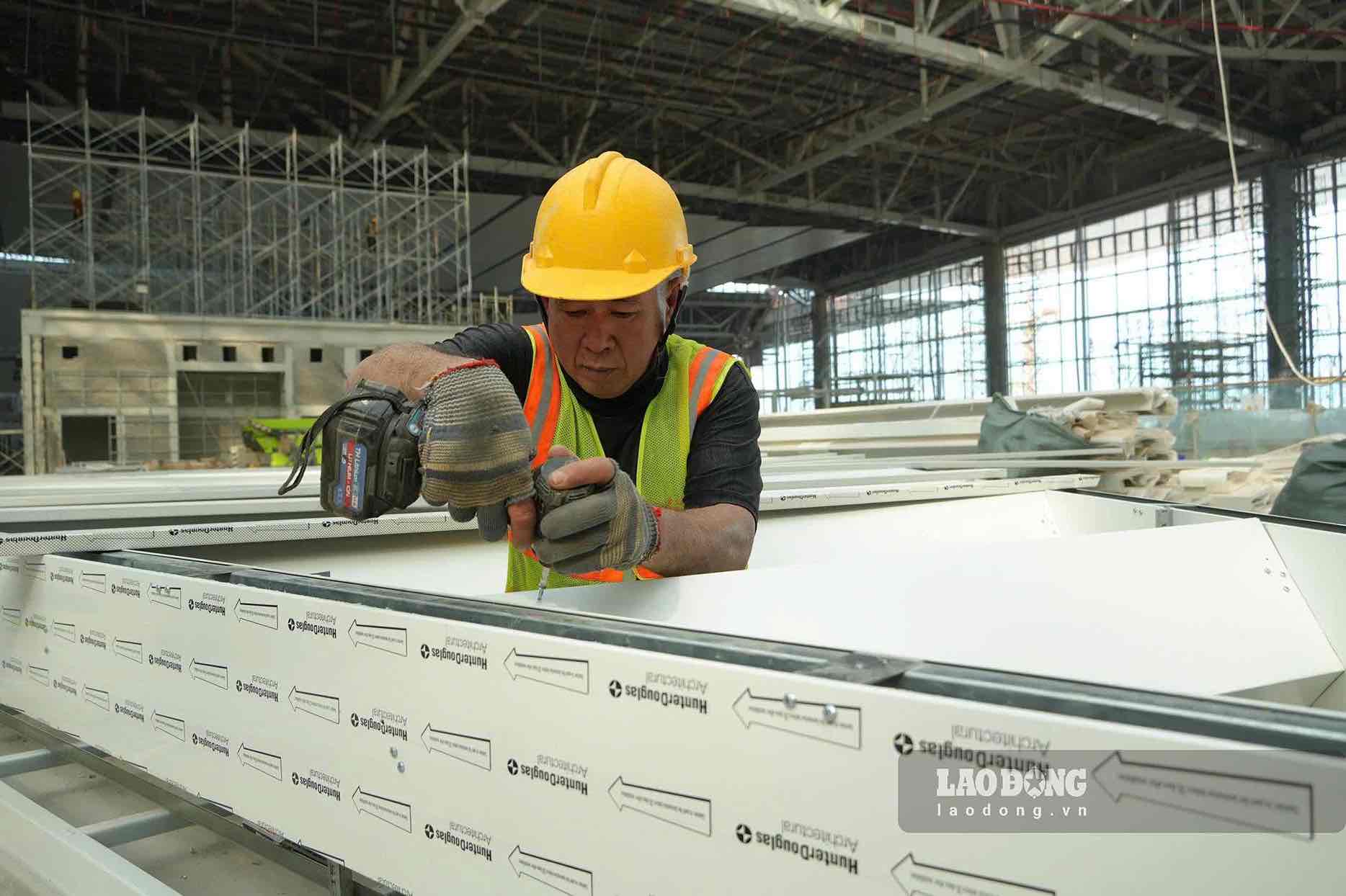 Workers constructing at Long Thanh airport passenger terminal. Photo: Ha Anh Chien