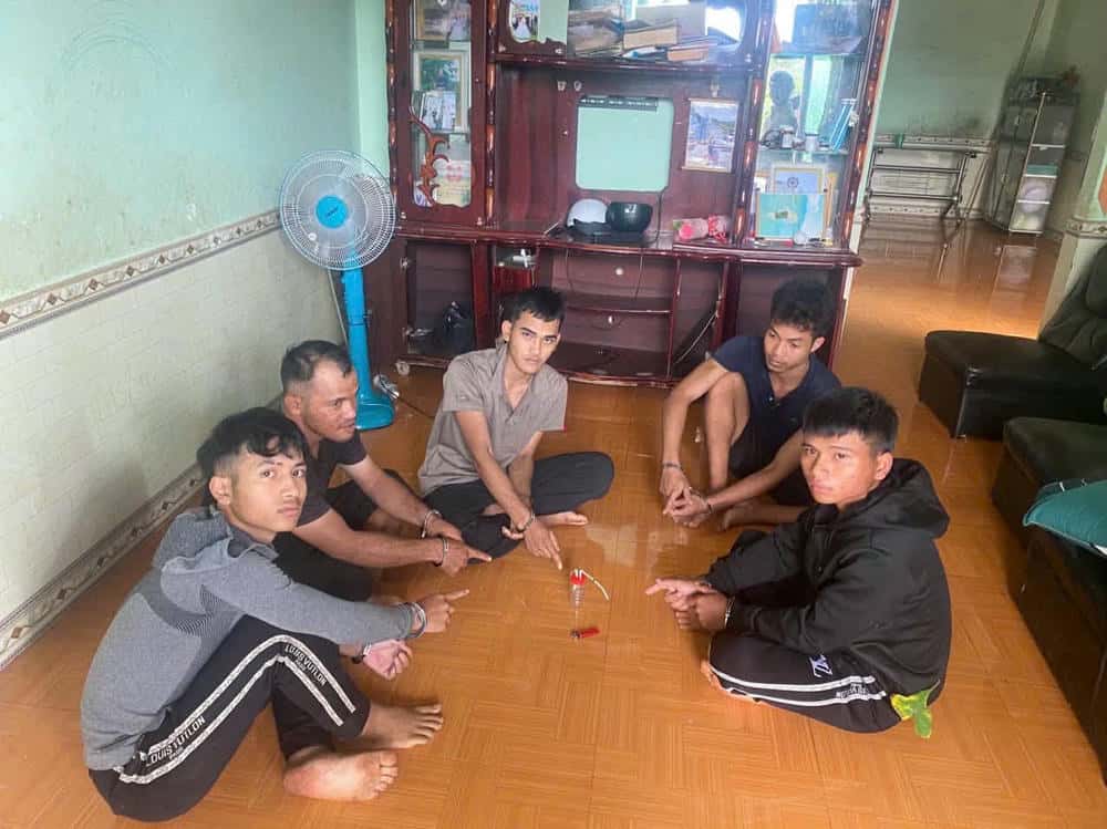 El grupo de sujetos fue descubierto y procesado por el acto de organizar el uso ilegal de drogas. Foto: Policía