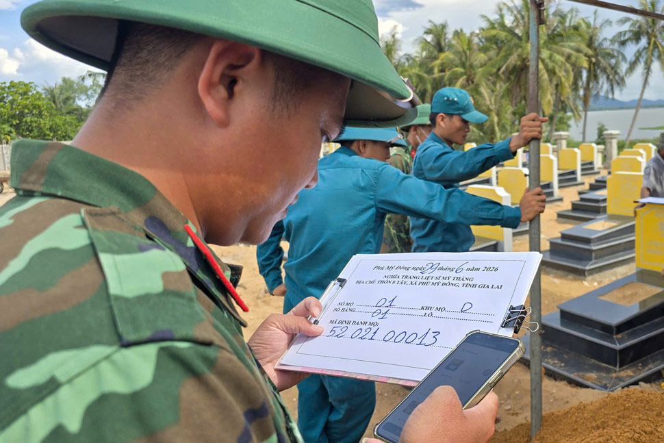 Mỗi phần mộ liệt sĩ đều được định danh cẩn thận trong quá trình quy tập hài cốt. Ảnh: Hoàng Anh