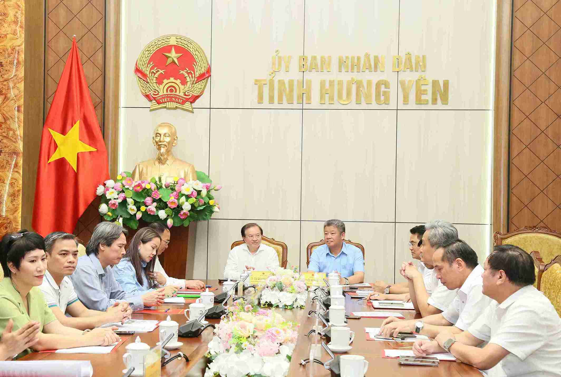 Toàn cảnh buổi làm việc giữa UBND tỉnh Hưng Yên và đoàn công tác Bộ Văn hóa, Thể thao và Du lịch chiều 30.6. Ảnh: Tất Đạt