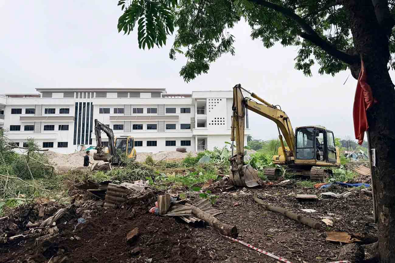 Vinh Hung Ward (Hanoi) organizes forced land recovery for cases of not handing over land. Photo: Vinh Hung Ward People's Committee