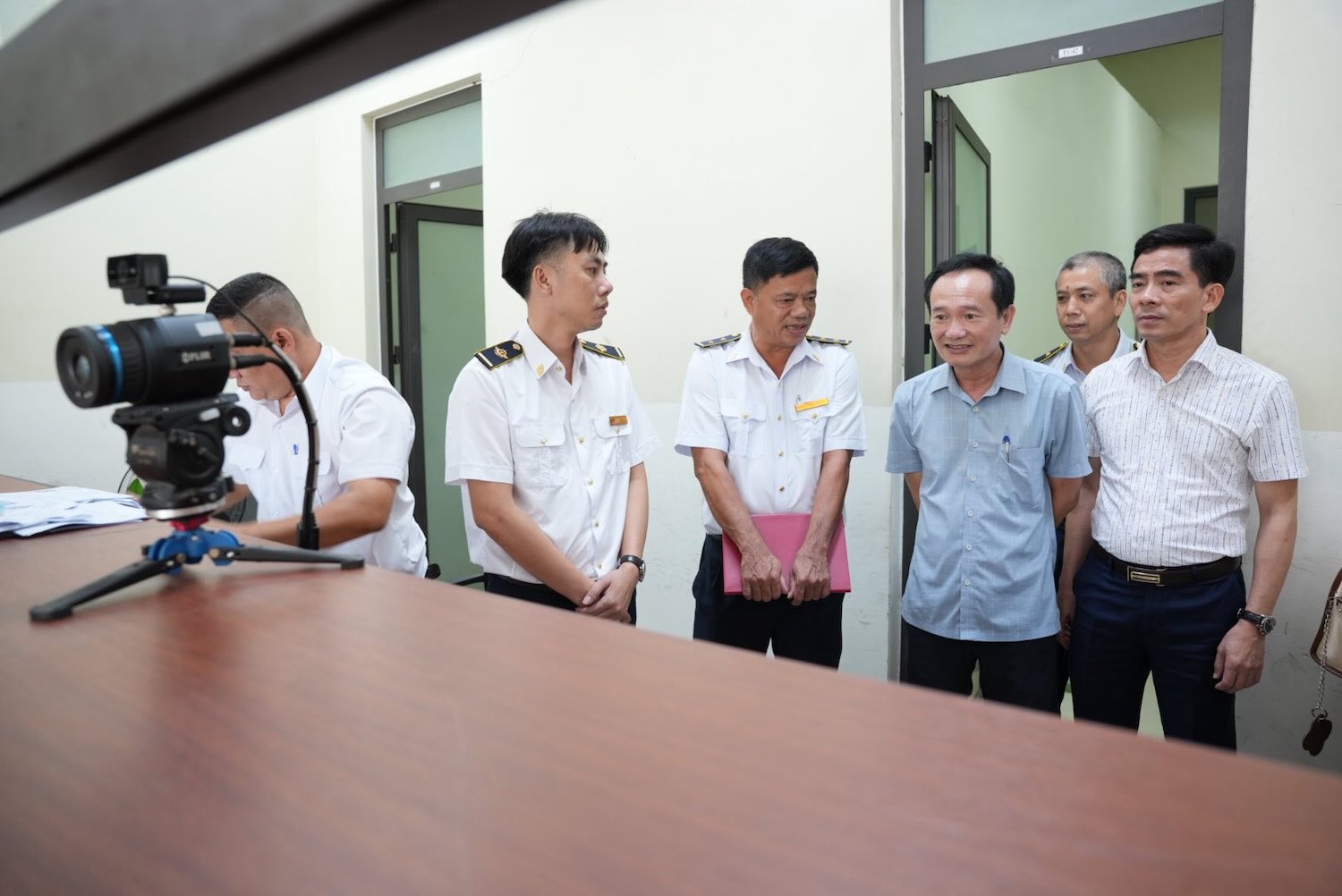 The working delegation of Quang Tri Department of Health inspects at Cha Lo International Border Gate. Photo: Quang Tri Department of Health