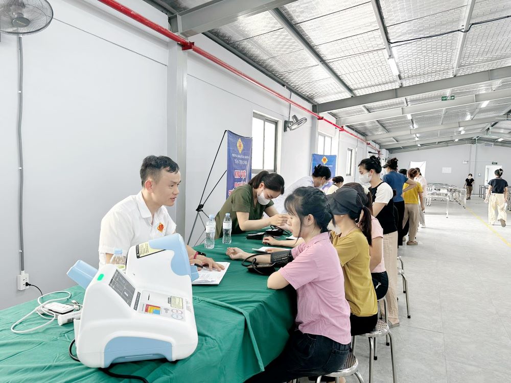 Gaiwach Ha Tinh International Costume Co., Ltd. organizes periodic health check-ups for all officials and employees. Photo: Ha Tinh Trade Union