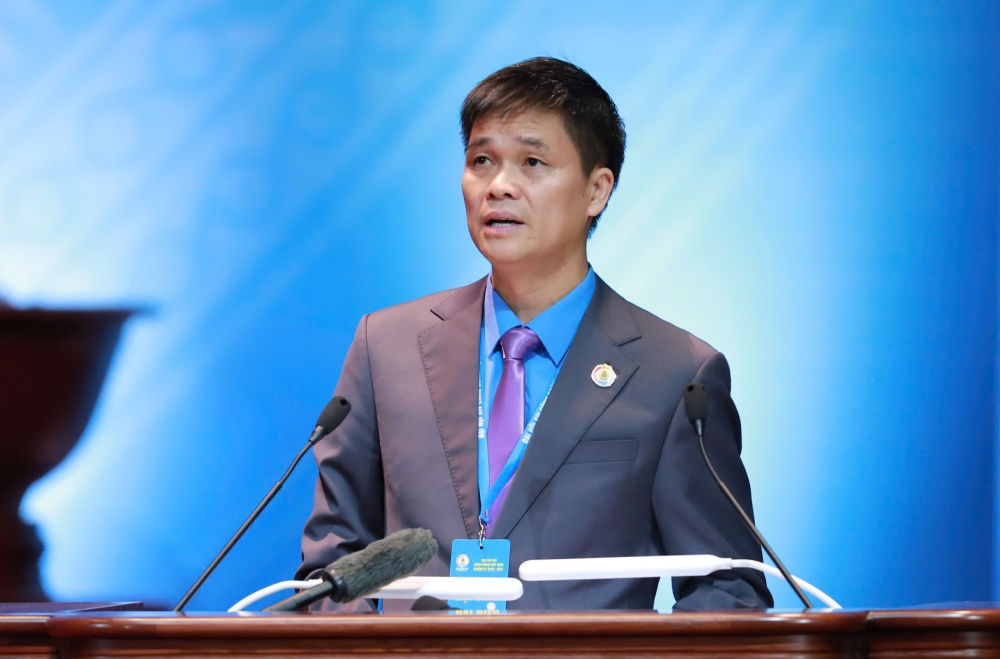 The report summarizing the recommendations of union members, workers and trade union organizations to the Party and State presented by Mr. Ngo Duy Hieu - Vice President of the Vietnam General Confederation of Labour, proposed considering adding 2 days of holidays on National Day. Photo: Huu Chanh