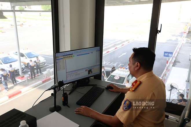 The Ministry of Public Security has just responded with comments related to the sanctioning authority of traffic police for violations of driving tests. Photo: To The