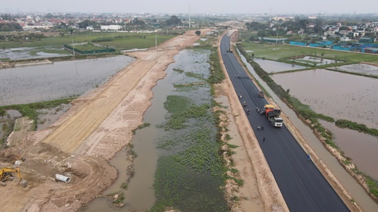 Ring Road 4 of the Capital Region accelerates after completing the site. Photo: Minh Hanh