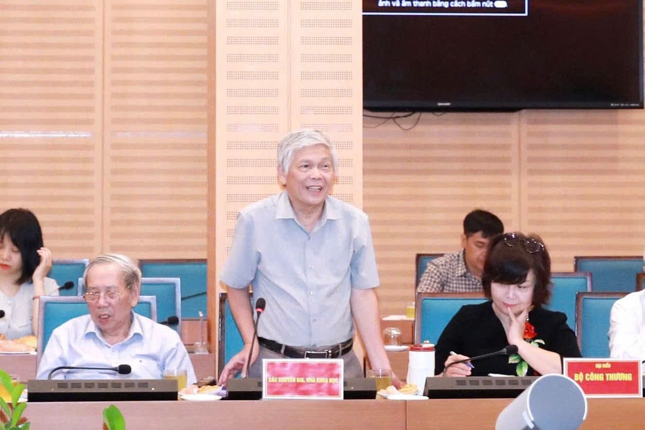 Các đại biểu đề xuất cơ chế phối hợp liên kết vùng trong bảo vệ môi trường giữa các tỉnh, thành phố trong Vùng Thủ đô. Ảnh: Lê Trang