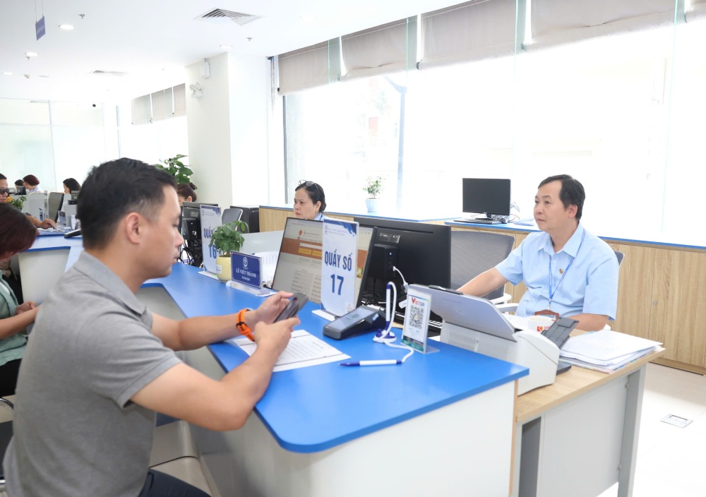 The Prime Minister requests the public disclosure of administrative procedures that have been reduced and simplified on the National Database on Administrative Procedures. Photo: Pham Dong
