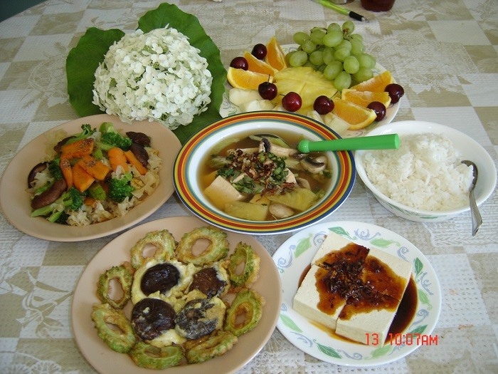 Cơm chay Huế thường được ăn vào ngày mùng 1 hoặc ngày rằm. Ảnh Quảng An